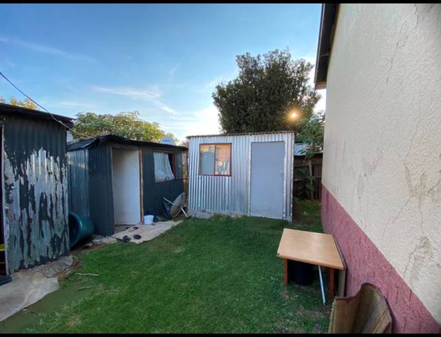 8 BEDROOM HOUSE FOR SALE IN KEMPTON PARK WEST